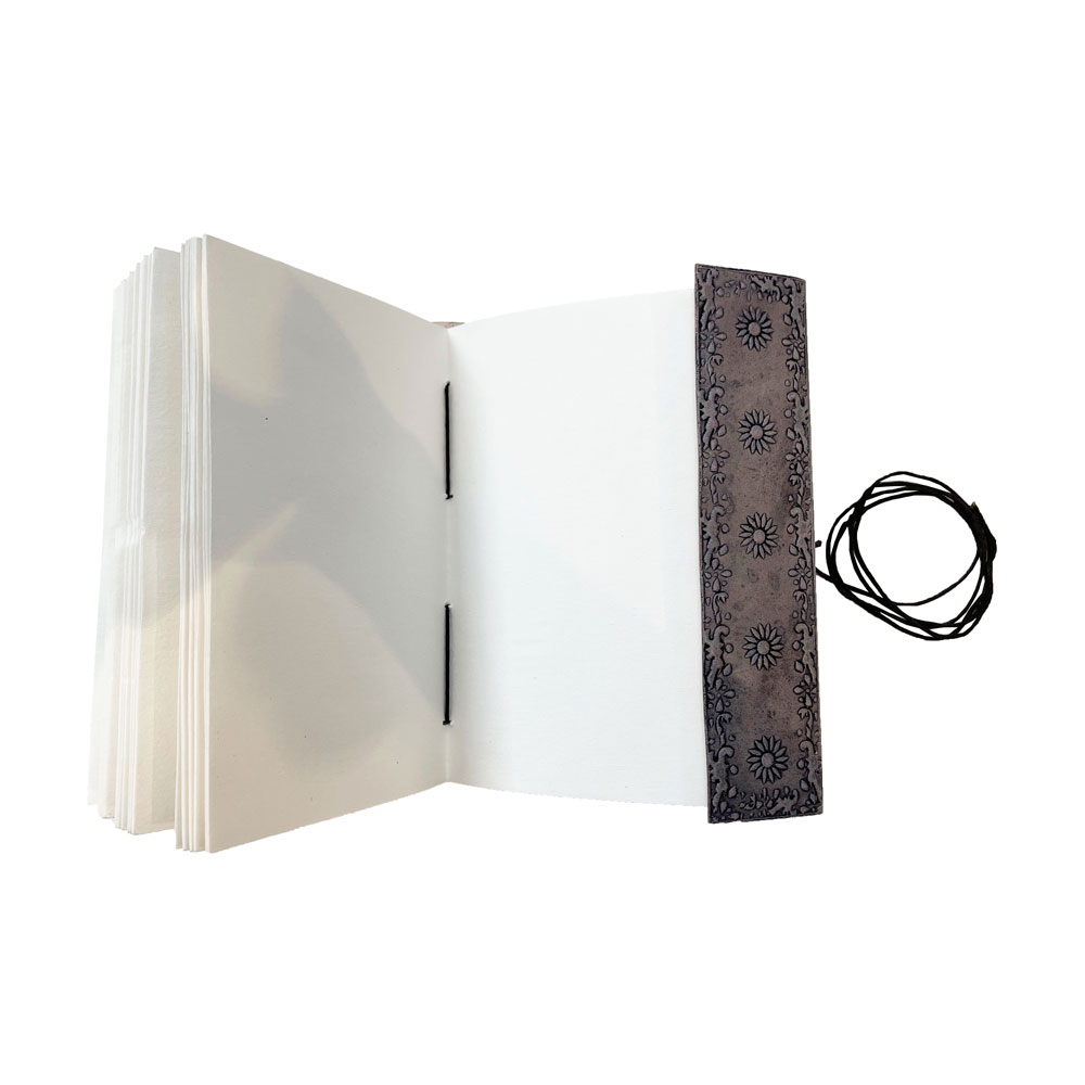 journal-intime-ou-cahier-en-cuir-3-pierres-12-x-22cm-06