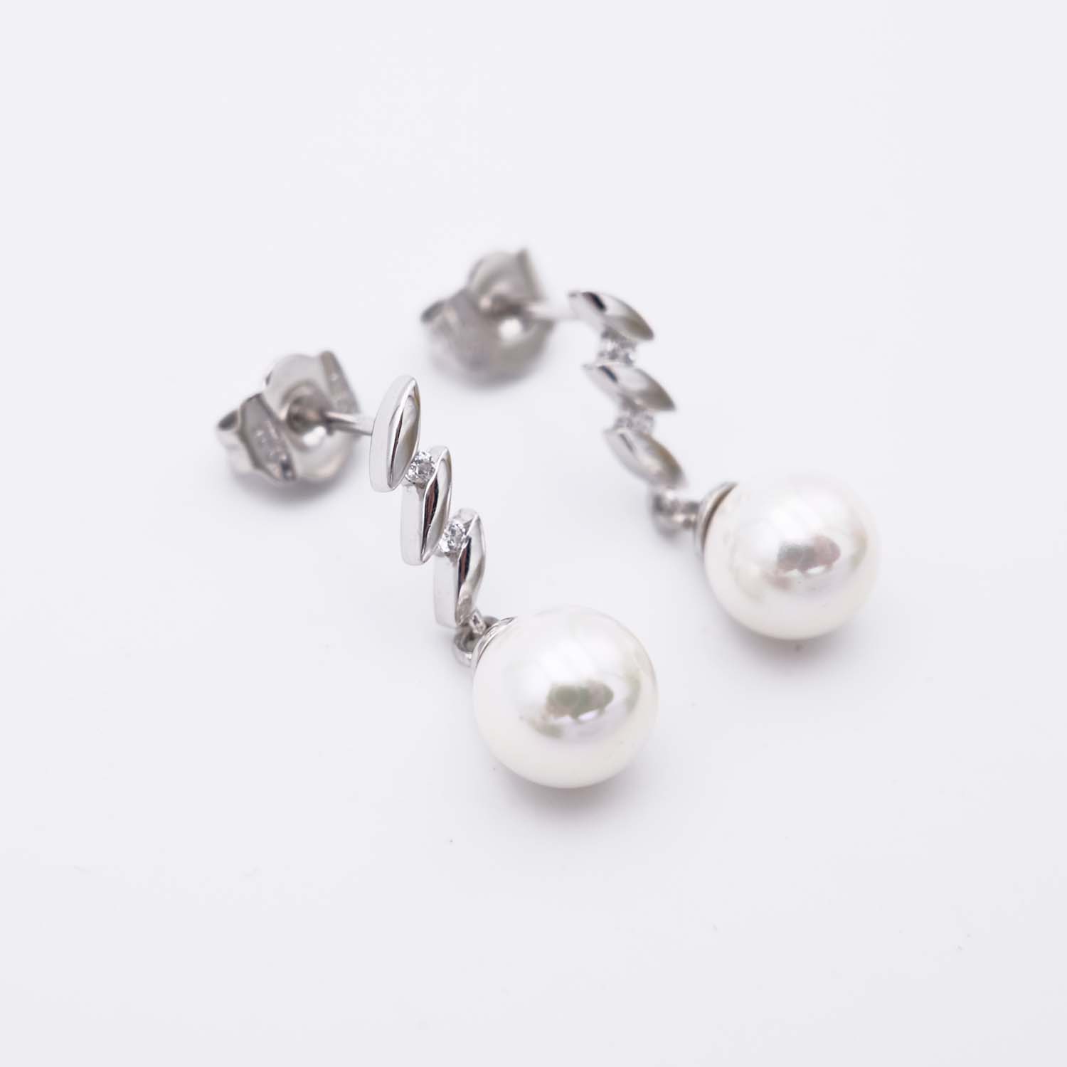 Boucles d'Oreilles en Perles de Majorque - 8 mm - Long. 24 mm - Image 2