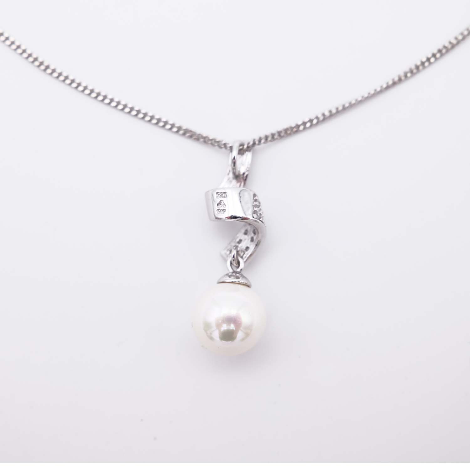 Pendentif en Perles de Majorque et Chaîne - 10 x 31 mm - Image 3